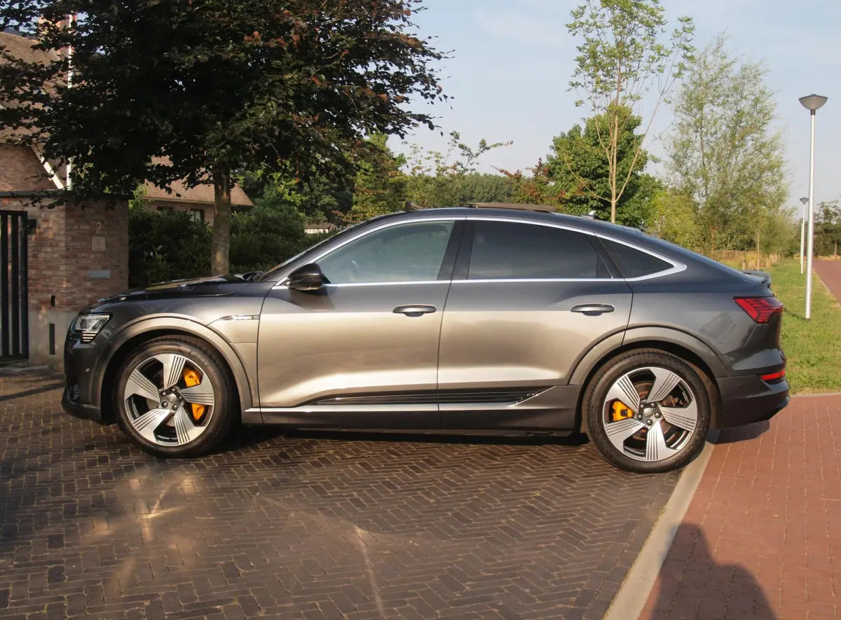 55 quattro S edition 95 kWh | SOH 92% | S-Line Stoelen | Panoramadak | Bang & Olufsen | Camera | Ambienteverlichting |