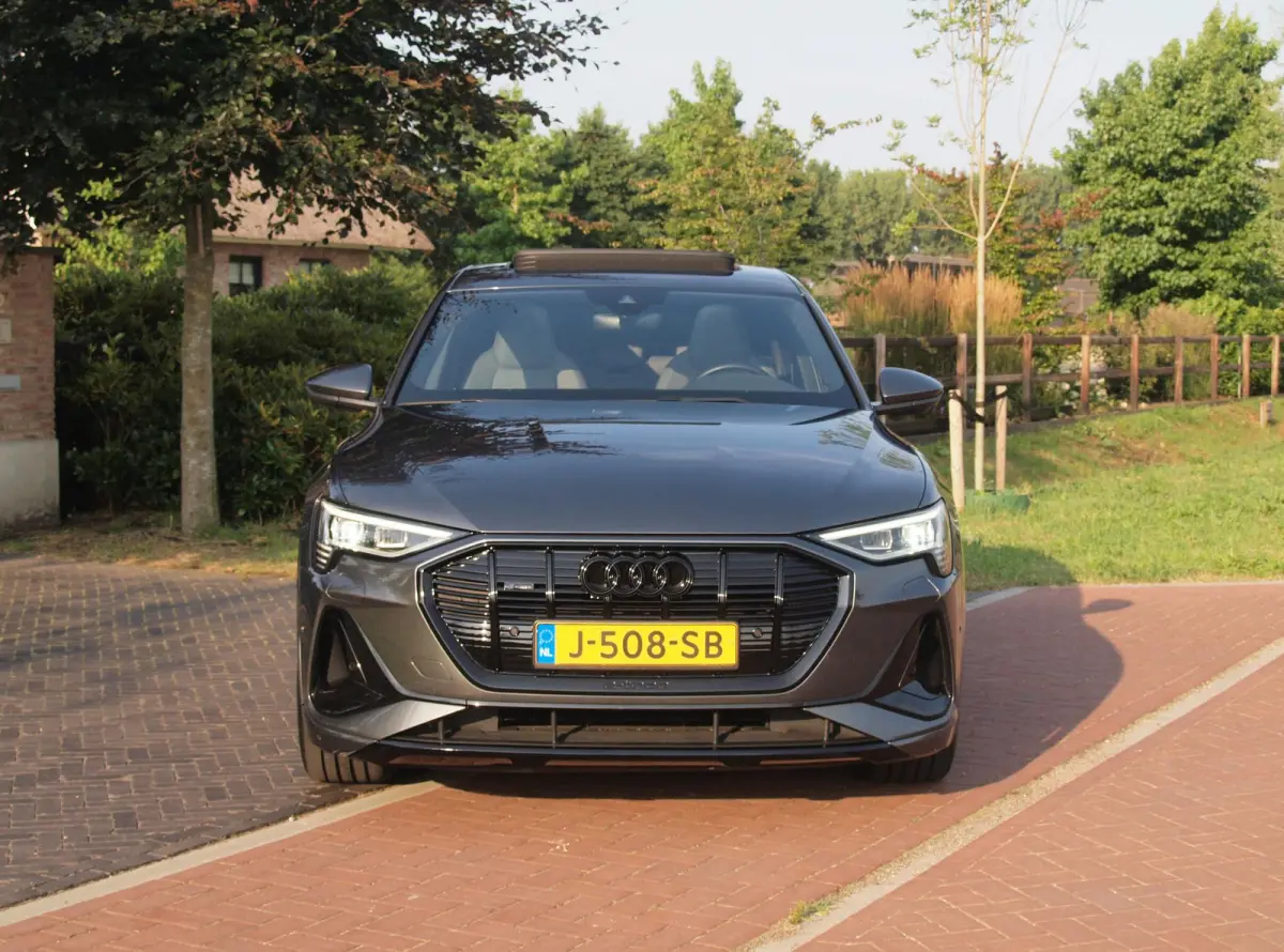 55 quattro S edition 95 kWh | SOH 92% | S-Line Stoelen | Panoramadak | Bang & Olufsen | Camera | Ambienteverlichting |