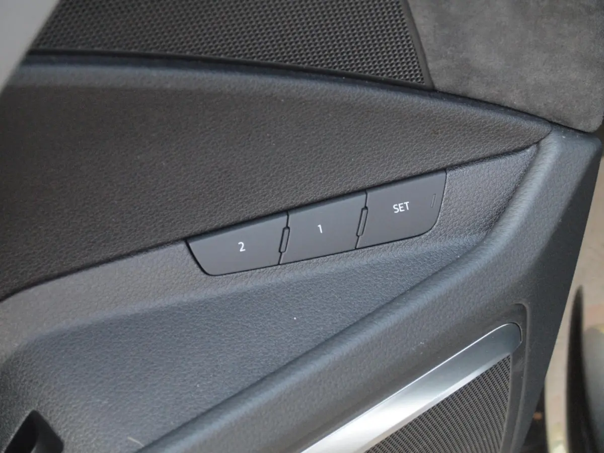 55 quattro S edition 95 kWh | SOH 92% | S-Line Stoelen | Panoramadak | Bang & Olufsen | Camera | Ambienteverlichting |