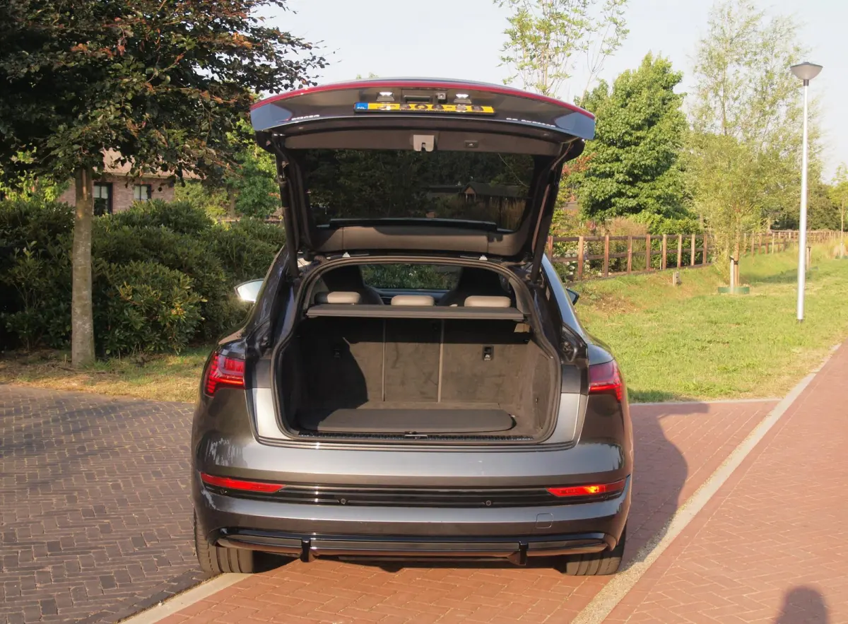 55 quattro S edition 95 kWh | SOH 92% | S-Line Stoelen | Panoramadak | Bang & Olufsen | Camera | Ambienteverlichting |