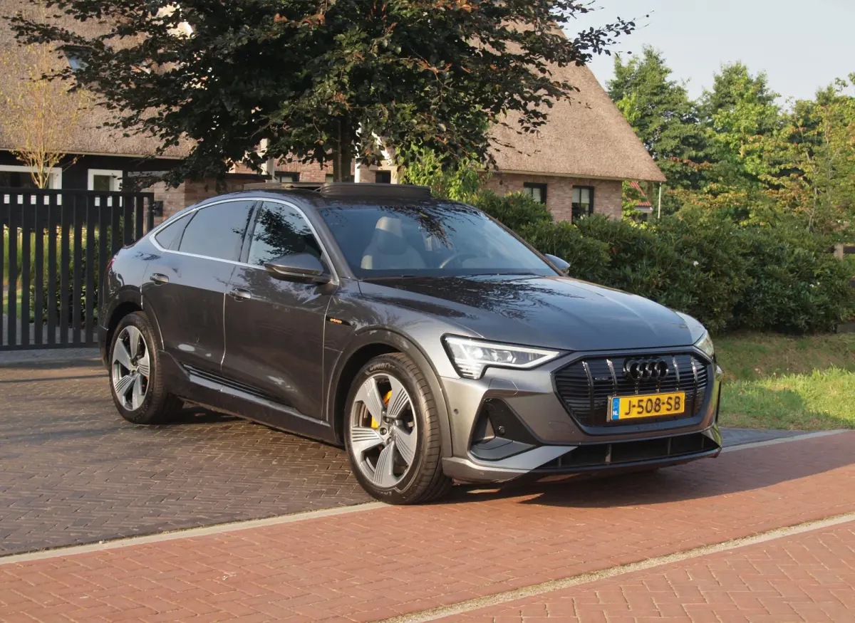 55 quattro S edition 95 kWh | SOH 92% | S-Line Stoelen | Panoramadak | Bang & Olufsen | Camera | Ambienteverlichting |