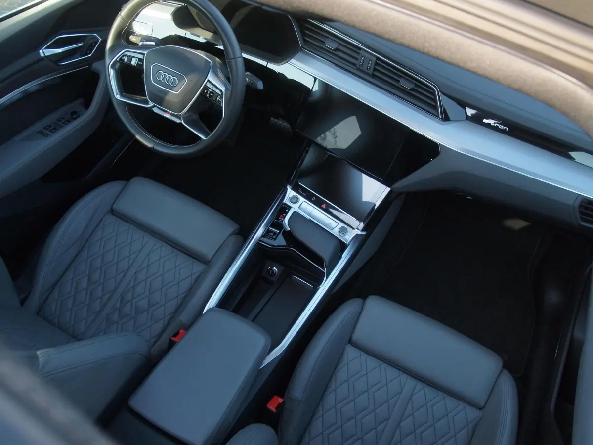 55 quattro S edition 95 kWh | SOH 92% | S-Line Stoelen | Panoramadak | Bang & Olufsen | Camera | Ambienteverlichting |