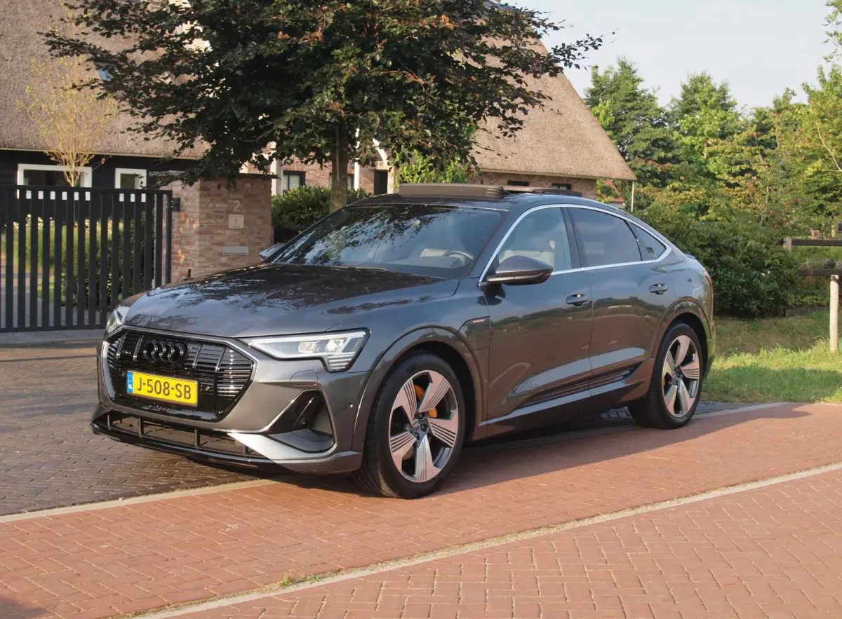 55 quattro S edition 95 kWh | SOH 92% | S-Line Stoelen | Panoramadak | Bang & Olufsen | Camera | Ambienteverlichting |