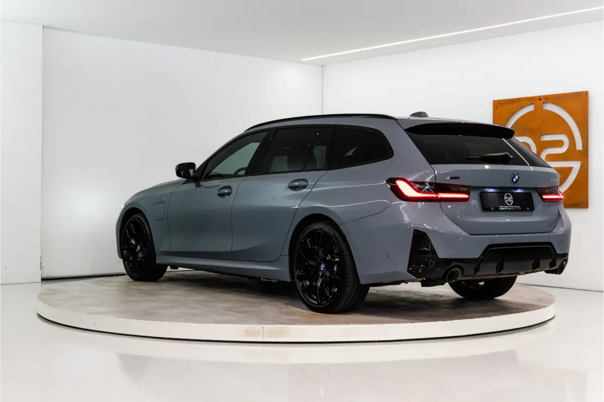 330e xDrive M Sport Pro Edition 292PK | Brooklyn | Pano | Sfeer | Harman/Kardon | HUD | VOL! Fabrieksgarantie