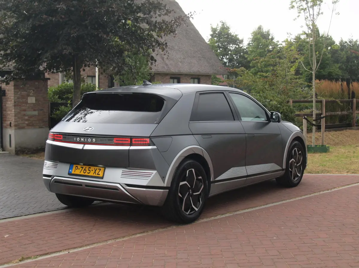Lounge 73kWh | Zware accu pakket | Camera | Warmtepomp | NL-Auto |