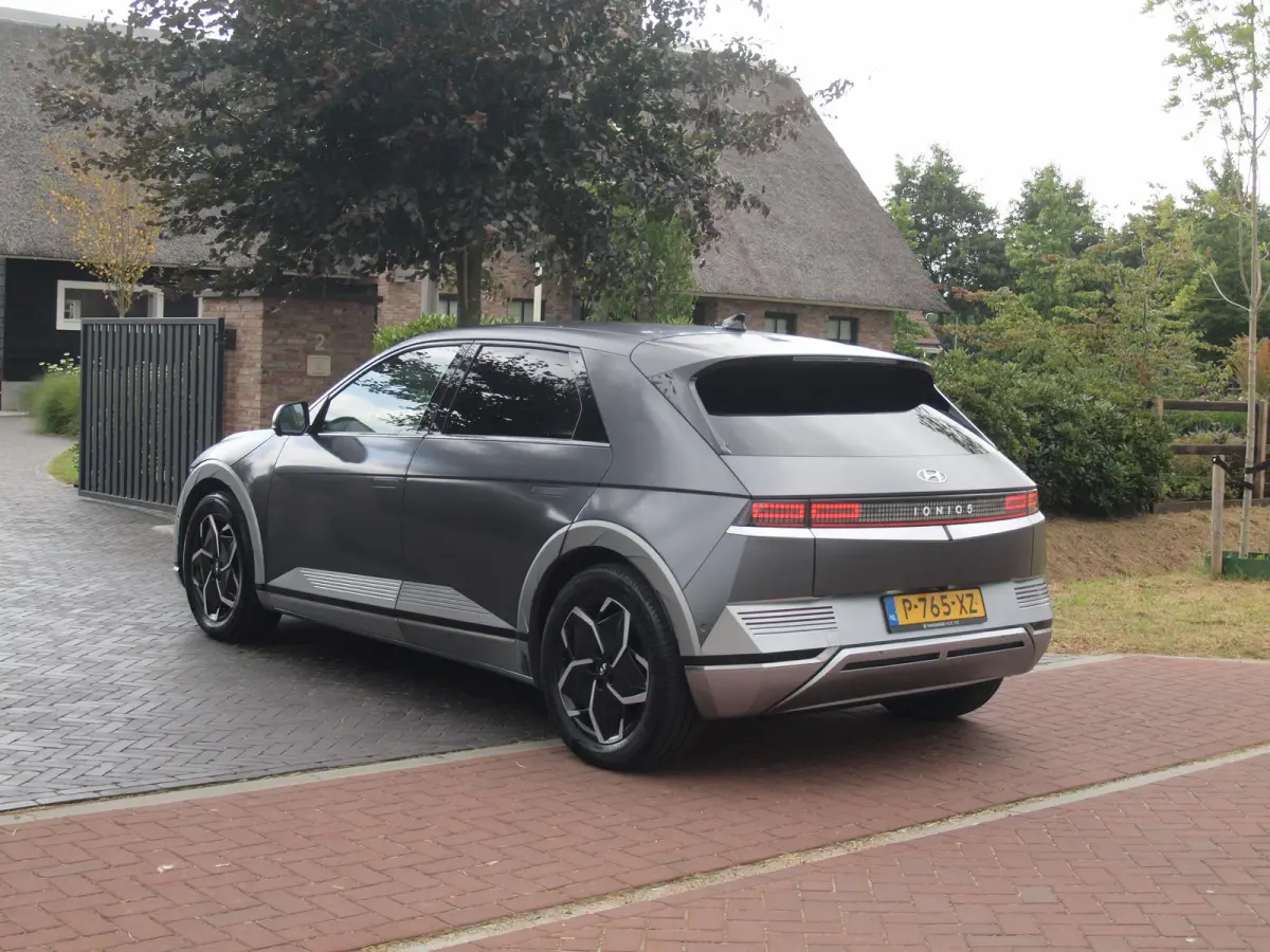 Lounge 73kWh | Zware accu pakket | Camera | Warmtepomp | NL-Auto |