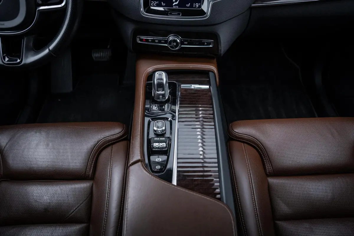 2.0 T8 Twin Engine AWD Inscription*VOL!!*LUCHT*B&W*PANO*
