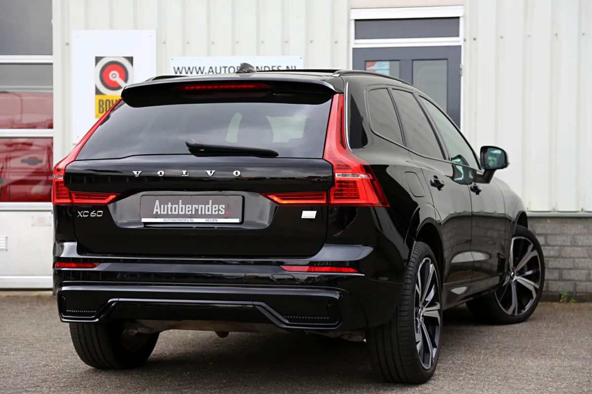 2.0 T6 Plug-in hybrid Long Range AWD Plus Dark*Perfect Volvo Onderh.*Pano/Elek. Trekhaak/R-Design Stoelen/Stoelverw.V+A/Stuurverw./ACC/Pilot ass./360 Camera/Memorie/BLIS/Parkeersens.V+A/21 i