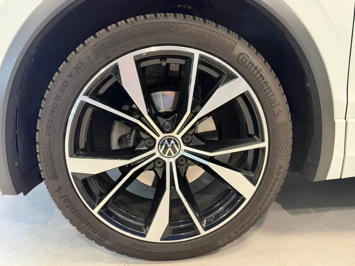 1.5 TSI R-Line Business+ | MATRIX | 20"LMV | CAMERA |