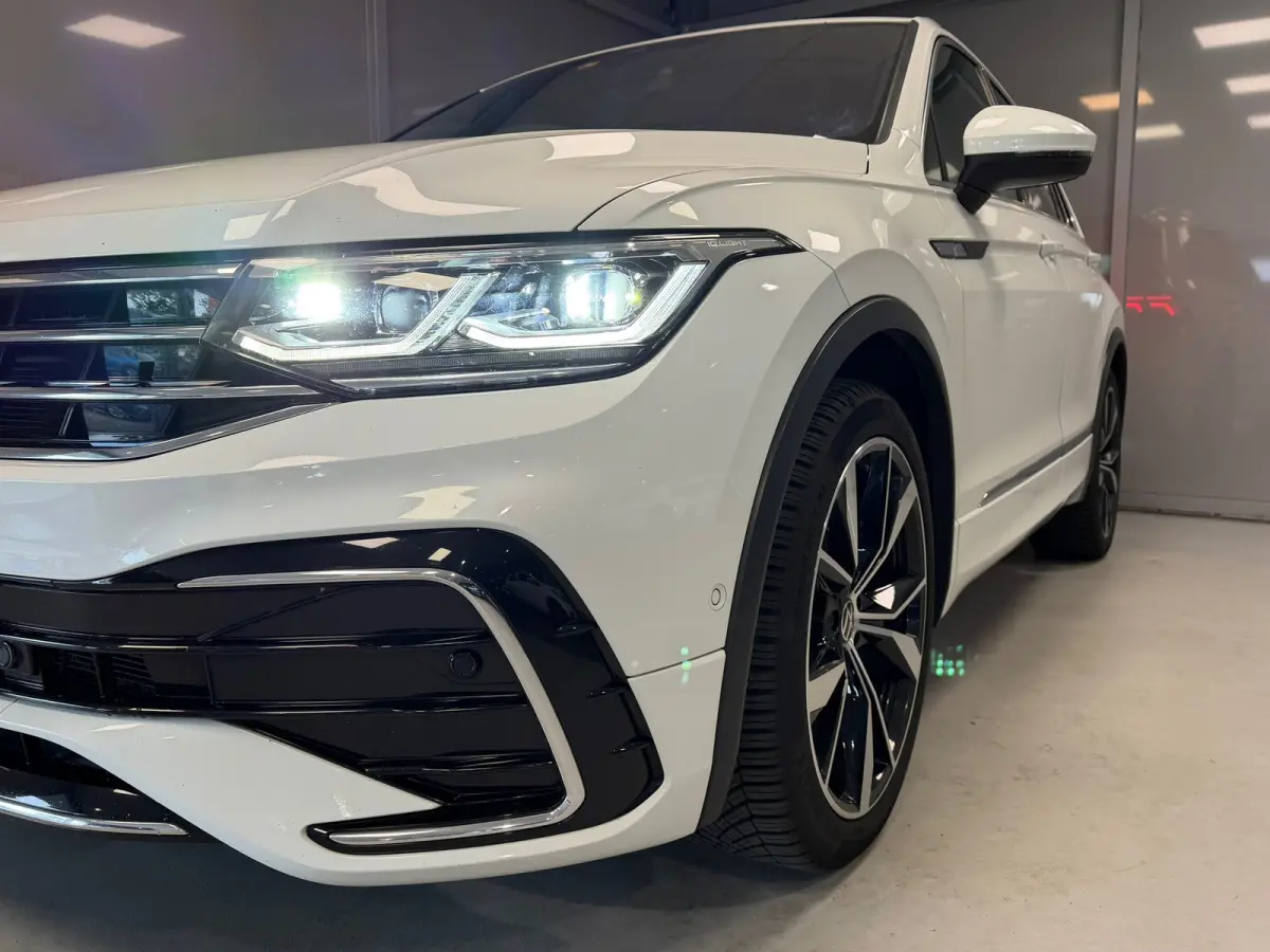1.5 TSI R-Line Business+ | MATRIX | 20"LMV | CAMERA |