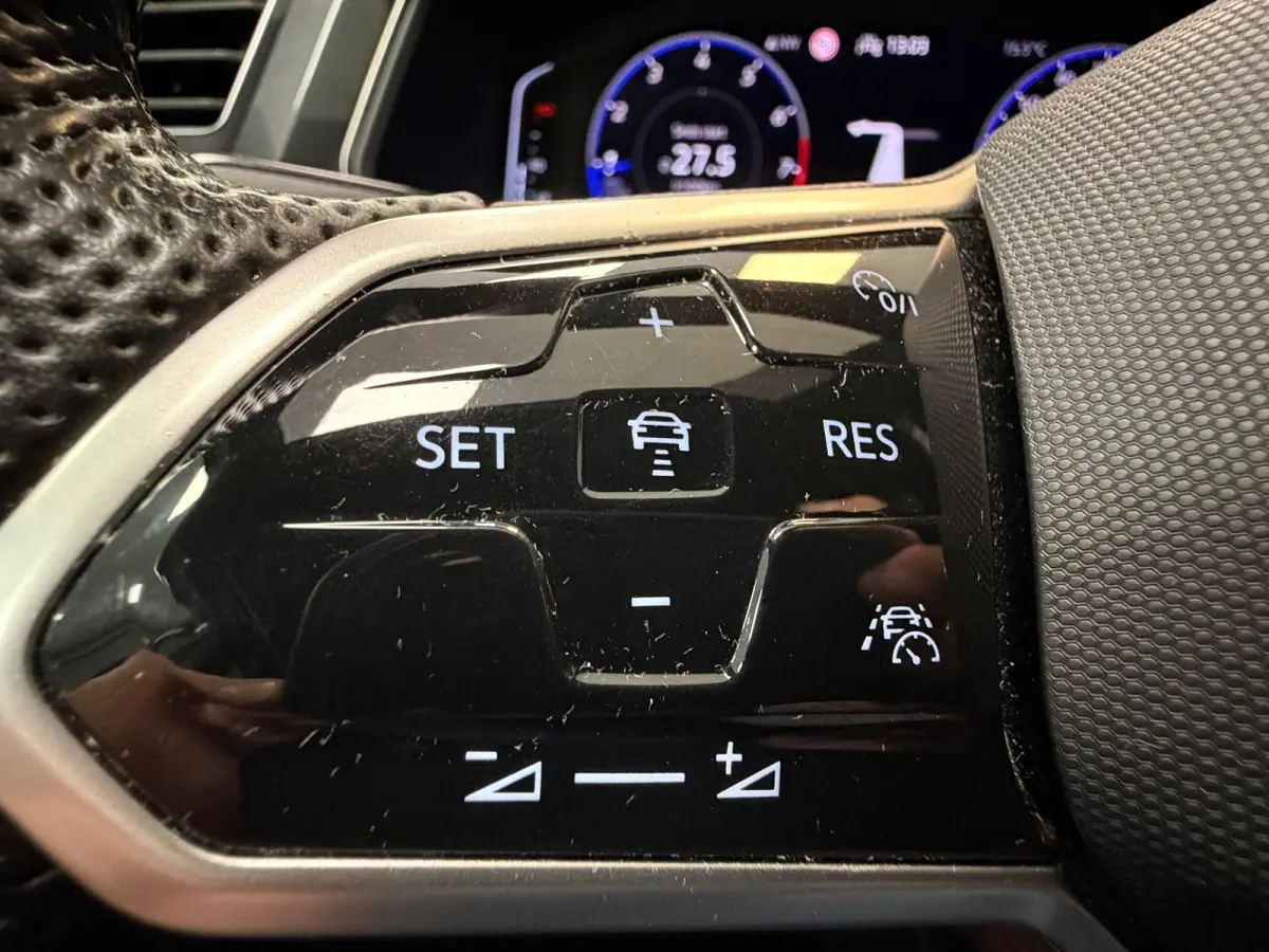 1.5 TSI R-Line Business+ | MATRIX | 20"LMV | CAMERA |
