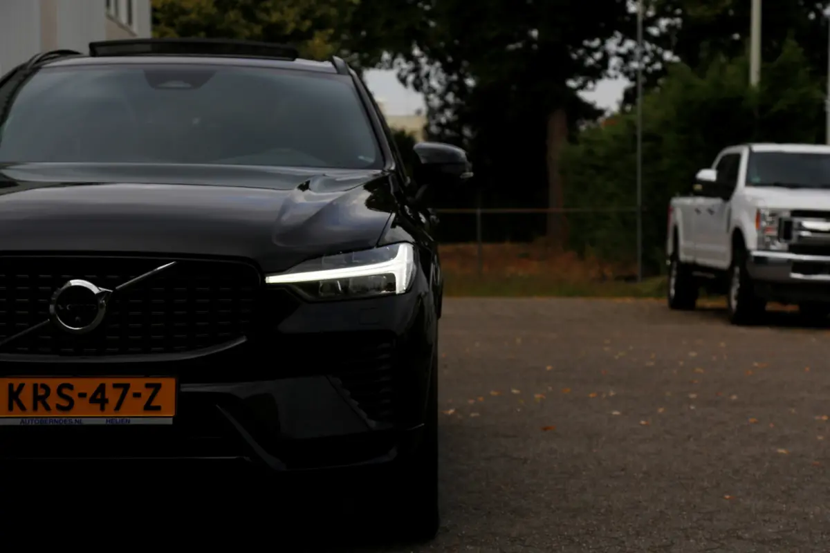 2.0 T6 Plug-in hybrid Long Range AWD Plus Dark*Perfect Volvo Onderh.*Pano/Elek. Trekhaak/R-Design stoelen/Stoelverw.V+A/Stuurverw./ACC/Pilot ass./360 Camera/Memorie/BLIS/Parkeersens.V+A/21 i