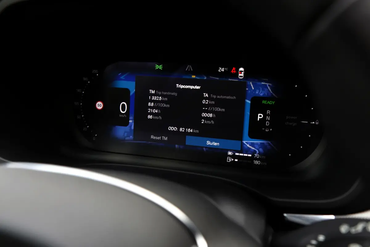 2.0 T6 Plug-in hybrid Long Range AWD Plus Dark*Perfect Volvo Onderh.*Pano/Elek. Trekhaak/R-Design stoelen/Stoelverw.V+A/Stuurverw./ACC/Pilot ass./360 Camera/Memorie/BLIS/Parkeersens.V+A/21 i