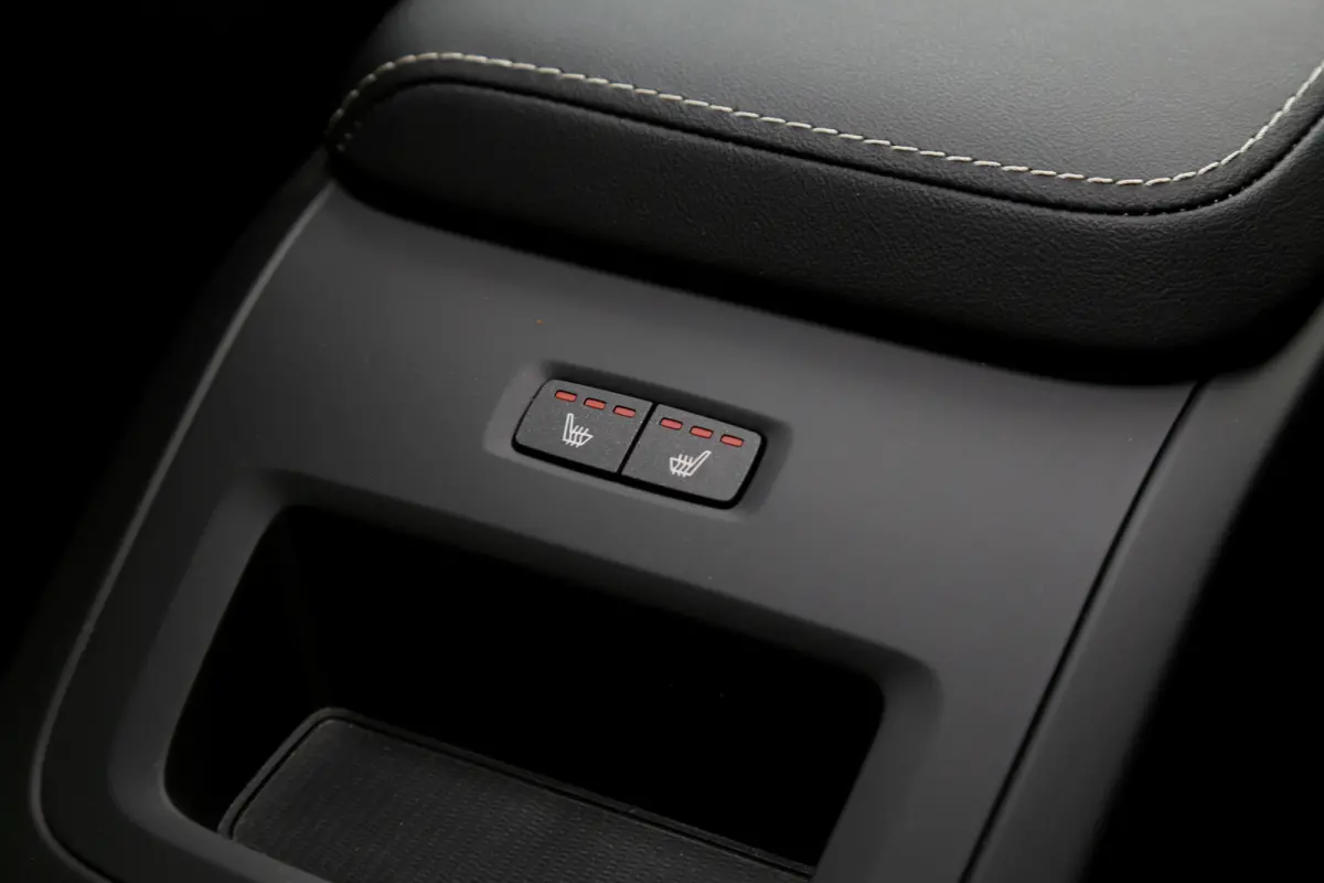 2.0 T6 Plug-in hybrid Long Range AWD Plus Dark*Perfect Volvo Onderh.*Pano/Elek. Trekhaak/R-Design stoelen/Stoelverw.V+A/Stuurverw./ACC/Pilot ass./360 Camera/Memorie/BLIS/Parkeersens.V+A/21 i
