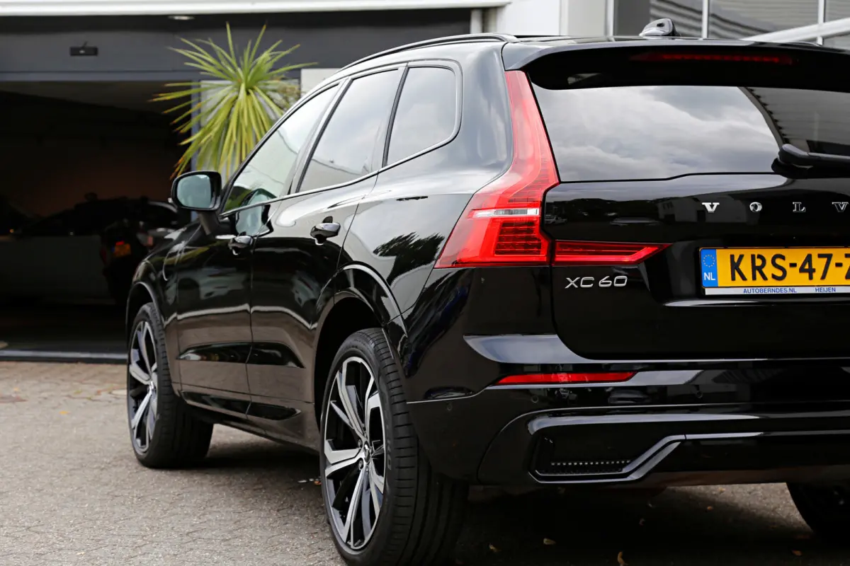 2.0 T6 Plug-in hybrid Long Range AWD Plus Dark*Perfect Volvo Onderh.*Pano/Elek. Trekhaak/R-Design stoelen/Stoelverw.V+A/Stuurverw./ACC/Pilot ass./360 Camera/Memorie/BLIS/Parkeersens.V+A/21 i