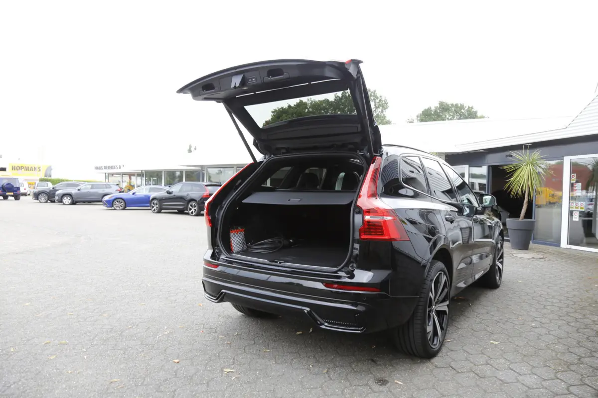 2.0 T6 Plug-in hybrid Long Range AWD Plus Dark*Perfect Volvo Onderh.*Pano/Elek. Trekhaak/R-Design stoelen/Stoelverw.V+A/Stuurverw./ACC/Pilot ass./360 Camera/Memorie/BLIS/Parkeersens.V+A/21 i