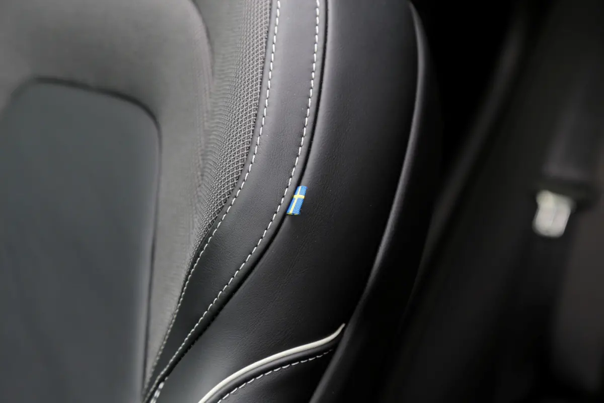 2.0 T6 Plug-in hybrid Long Range AWD Plus Dark*Perfect Volvo Onderh.*Pano/Elek. Trekhaak/R-Design stoelen/Stoelverw.V+A/Stuurverw./ACC/Pilot ass./360 Camera/Memorie/BLIS/Parkeersens.V+A/21 i