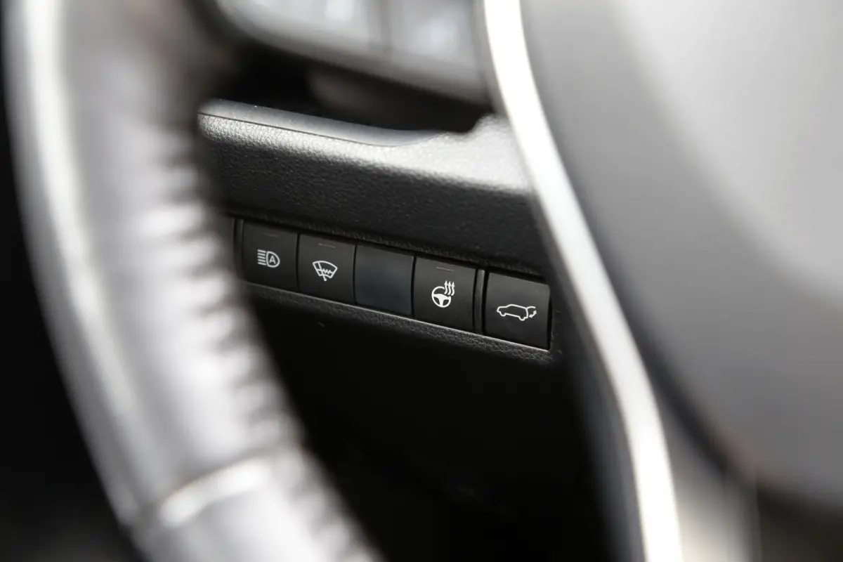 2.5 Hybrid Bi-Tone*Fabrieksgarantie t/m01-2030*Perfect Toyota onderh.*Parelmoer Wit/Trekhaak/Half Leder/Stoelverw./Stuurverw./Elek. Klep/Keyless Entry+Go/Camera/Parkeersens./18 inch LM*