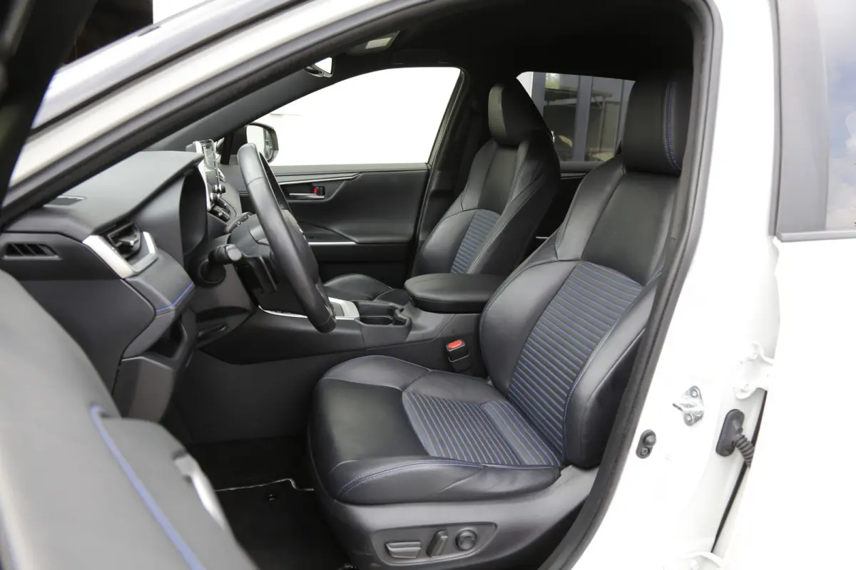 2.5 Hybrid Bi-Tone*Fabrieksgarantie t/m01-2030*Perfect Toyota onderh.*Parelmoer Wit/Trekhaak/Half Leder/Stoelverw./Stuurverw./Elek. Klep/Keyless Entry+Go/Camera/Parkeersens./18 inch LM*