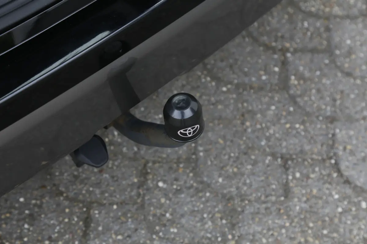 2.5 Hybrid Bi-Tone*Fabrieksgarantie t/m01-2030*Perfect Toyota onderh.*Parelmoer Wit/Trekhaak/Half Leder/Stoelverw./Stuurverw./Elek. Klep/Keyless Entry+Go/Camera/Parkeersens./18 inch LM*