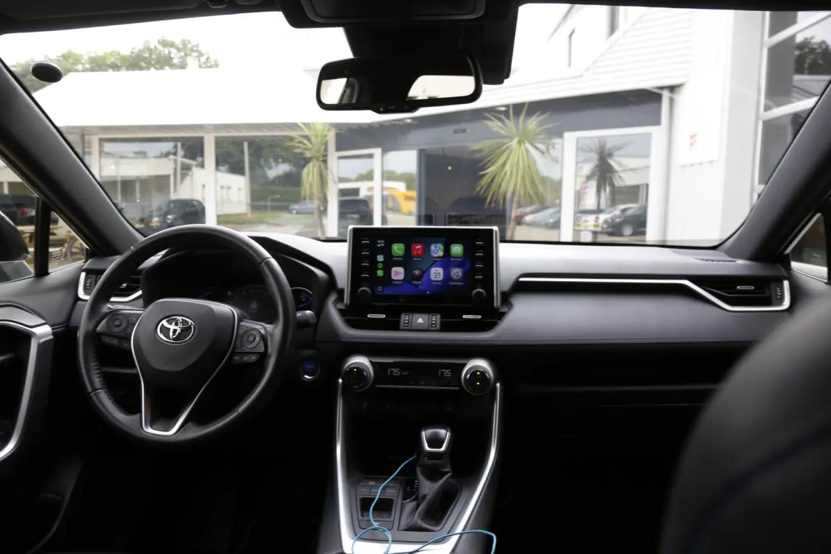 2.5 Hybrid Bi-Tone*Fabrieksgarantie t/m01-2030*Perfect Toyota onderh.*Parelmoer Wit/Trekhaak/Half Leder/Stoelverw./Stuurverw./Elek. Klep/Keyless Entry+Go/Camera/Parkeersens./18 inch LM*