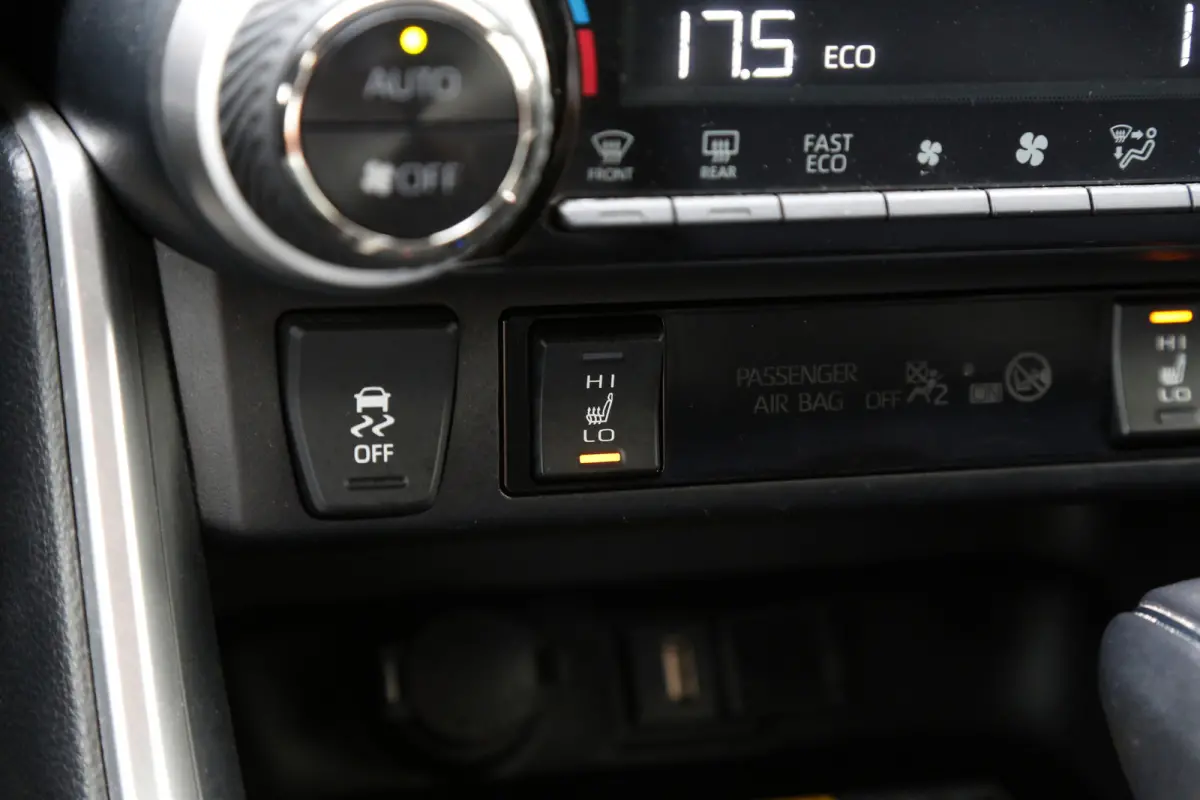 2.5 Hybrid Bi-Tone*Fabrieksgarantie t/m01-2030*Perfect Toyota onderh.*Parelmoer Wit/Trekhaak/Half Leder/Stoelverw./Stuurverw./Elek. Klep/Keyless Entry+Go/Camera/Parkeersens./18 inch LM*