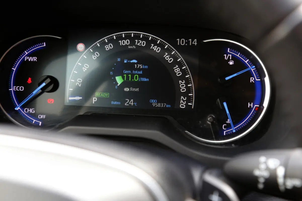 2.5 Hybrid Bi-Tone*Fabrieksgarantie t/m01-2030*Perfect Toyota onderh.*Parelmoer Wit/Trekhaak/Half Leder/Stoelverw./Stuurverw./Elek. Klep/Keyless Entry+Go/Camera/Parkeersens./18 inch LM*