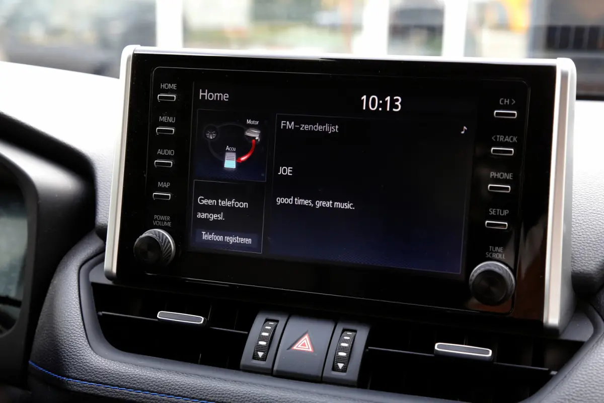 2.5 Hybrid Bi-Tone*Fabrieksgarantie t/m01-2030*Perfect Toyota onderh.*Parelmoer Wit/Trekhaak/Half Leder/Stoelverw./Stuurverw./Elek. Klep/Keyless Entry+Go/Camera/Parkeersens./18 inch LM*