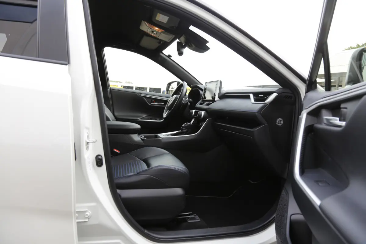 2.5 Hybrid Bi-Tone*Fabrieksgarantie t/m01-2030*Perfect Toyota onderh.*Parelmoer Wit/Trekhaak/Half Leder/Stoelverw./Stuurverw./Elek. Klep/Keyless Entry+Go/Camera/Parkeersens./18 inch LM*