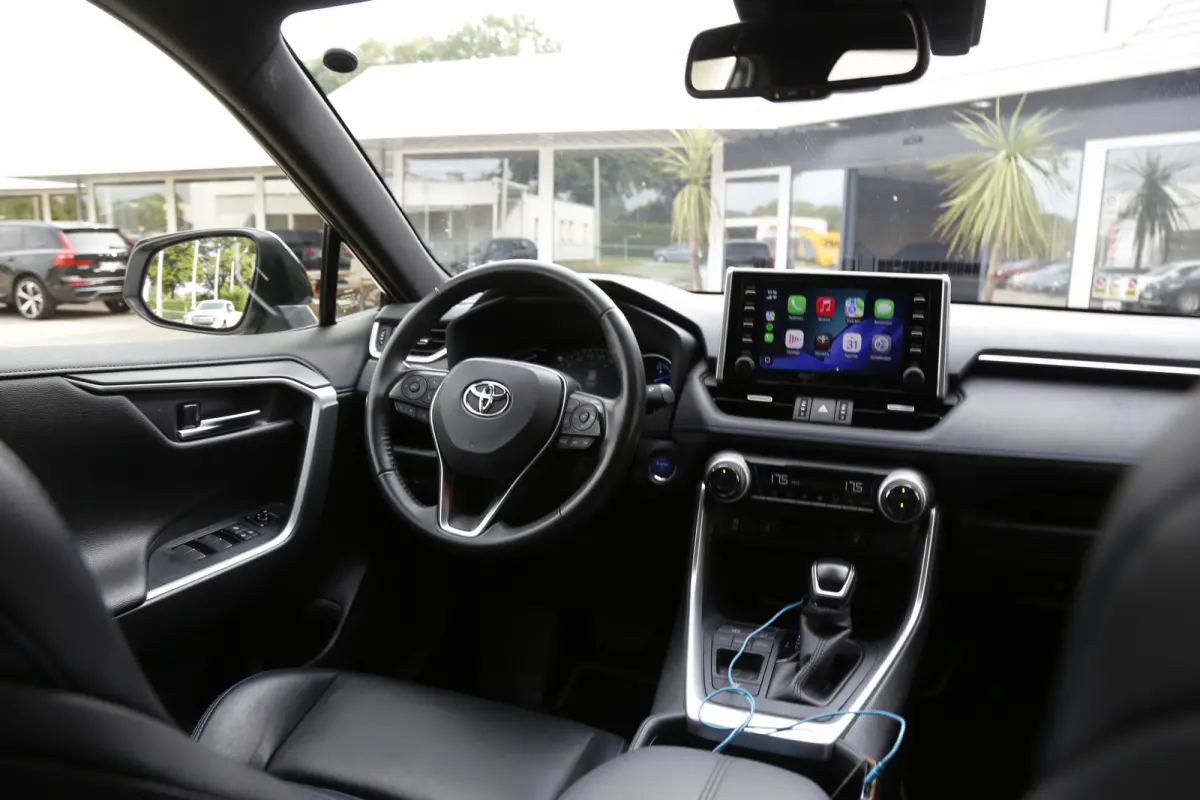 2.5 Hybrid Bi-Tone*Fabrieksgarantie t/m01-2030*Perfect Toyota onderh.*Parelmoer Wit/Trekhaak/Half Leder/Stoelverw./Stuurverw./Elek. Klep/Keyless Entry+Go/Camera/Parkeersens./18 inch LM*
