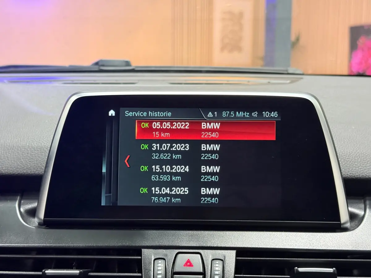 218i Automaat | Trekhaak | Navigatie | LED | Achteruitrijcamera