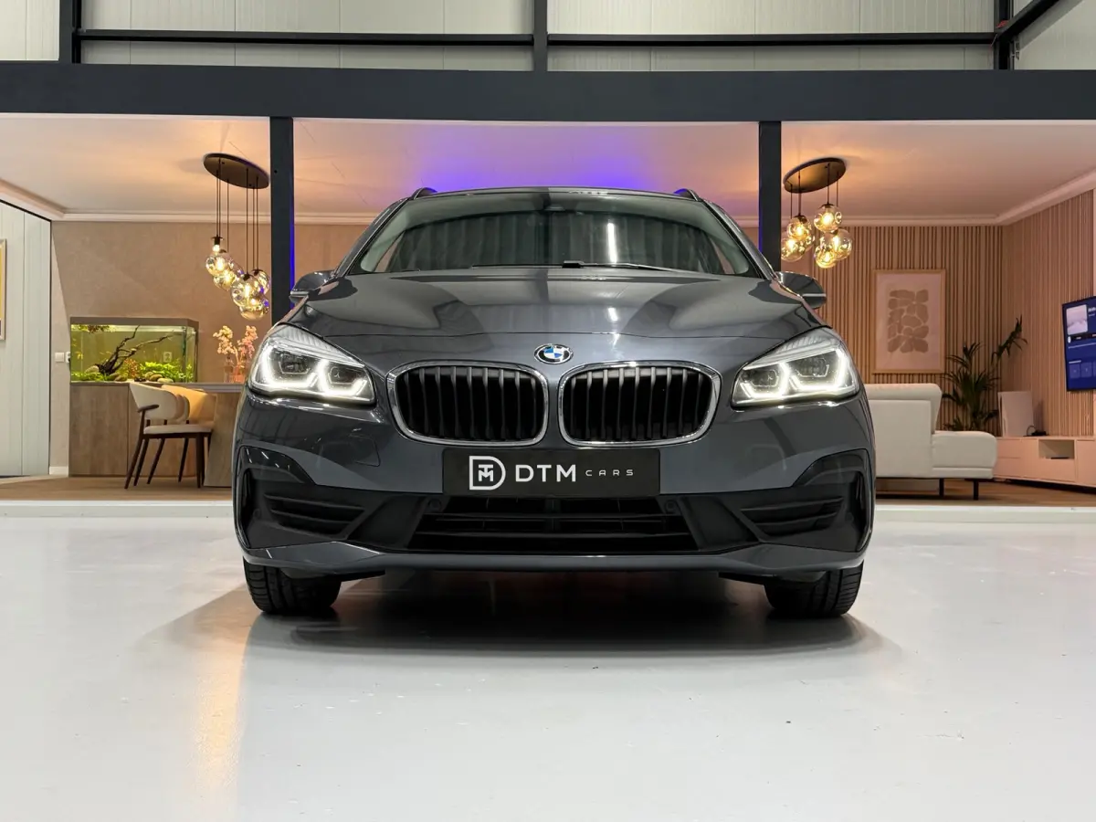 218i Automaat | Trekhaak | Navigatie | LED | Achteruitrijcamera