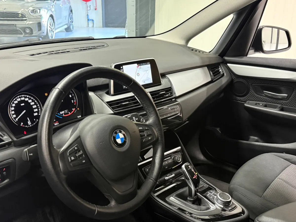 218i Automaat | Trekhaak | Navigatie | LED | Achteruitrijcamera
