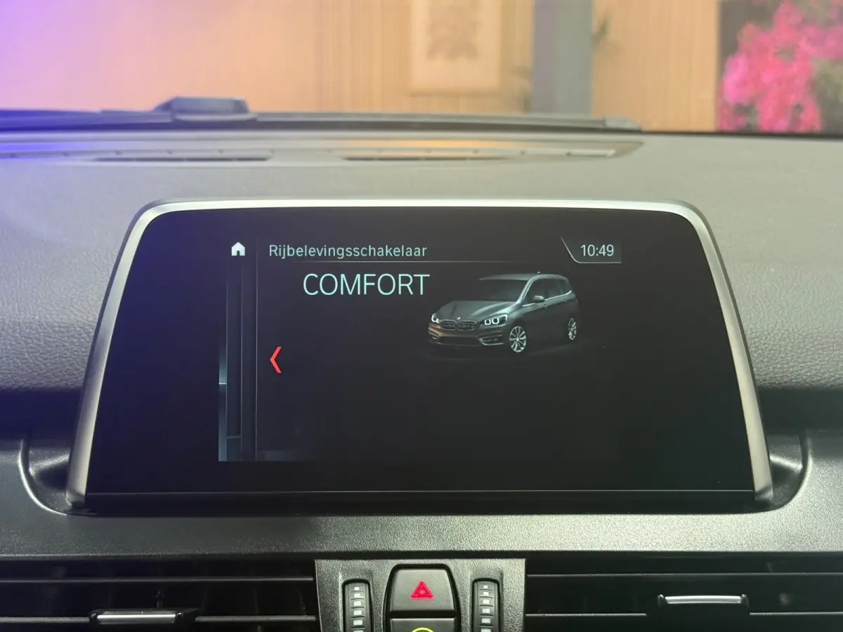 218i Automaat | Trekhaak | Navigatie | LED | Achteruitrijcamera