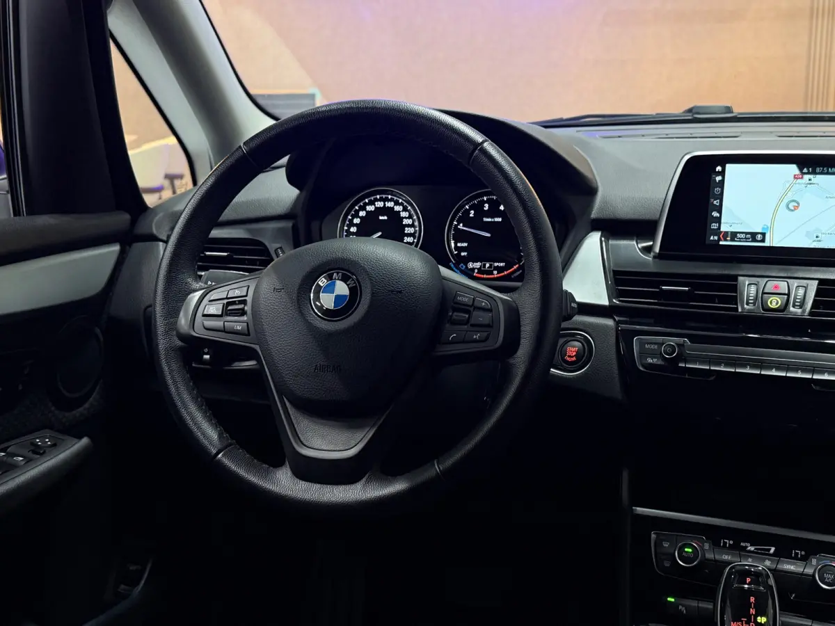 218i Automaat | Trekhaak | Navigatie | LED | Achteruitrijcamera