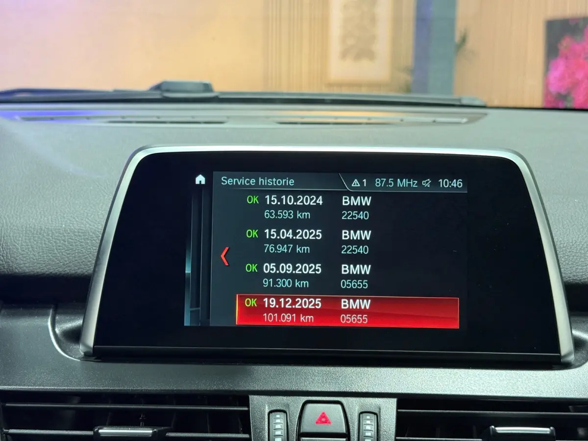 218i Automaat | Trekhaak | Navigatie | LED | Achteruitrijcamera