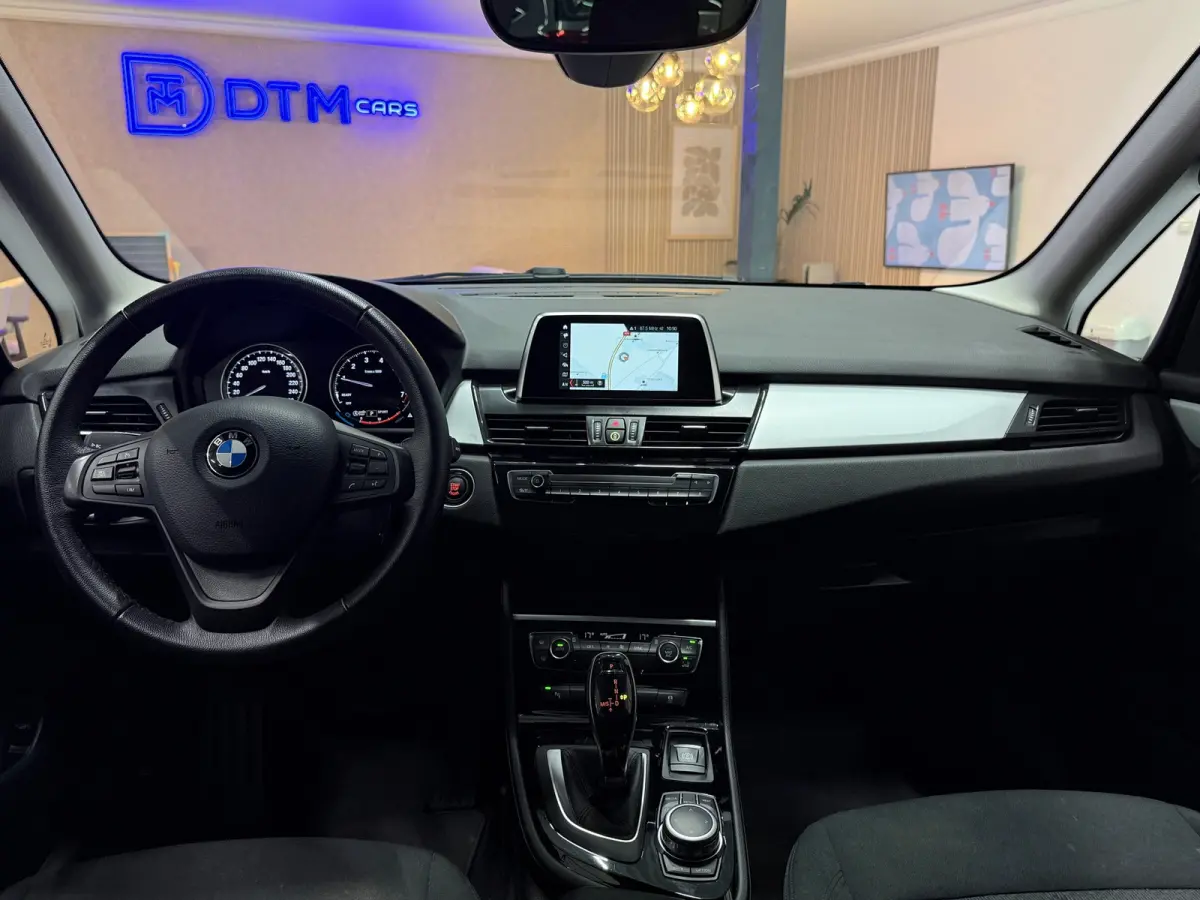 218i Automaat | Trekhaak | Navigatie | LED | Achteruitrijcamera