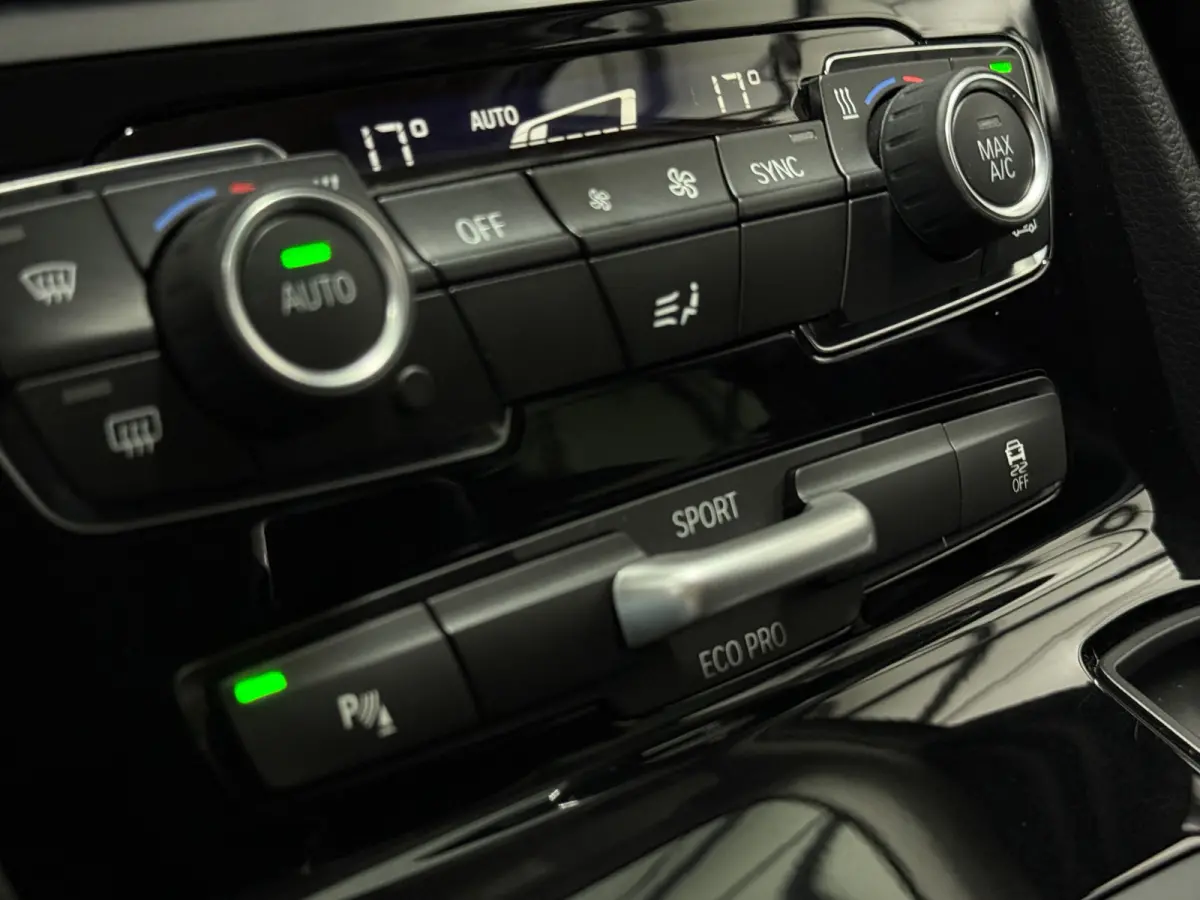 218i Automaat | Trekhaak | Navigatie | LED | Achteruitrijcamera