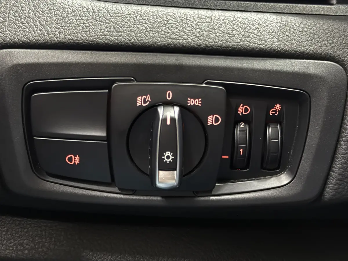 218i Automaat | Trekhaak | Navigatie | LED | Achteruitrijcamera