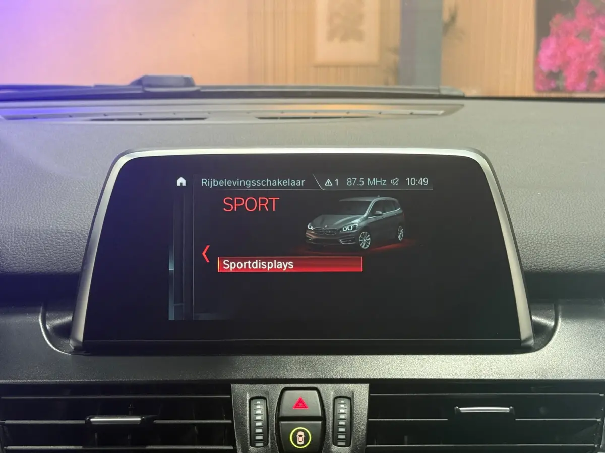 218i Automaat | Trekhaak | Navigatie | LED | Achteruitrijcamera