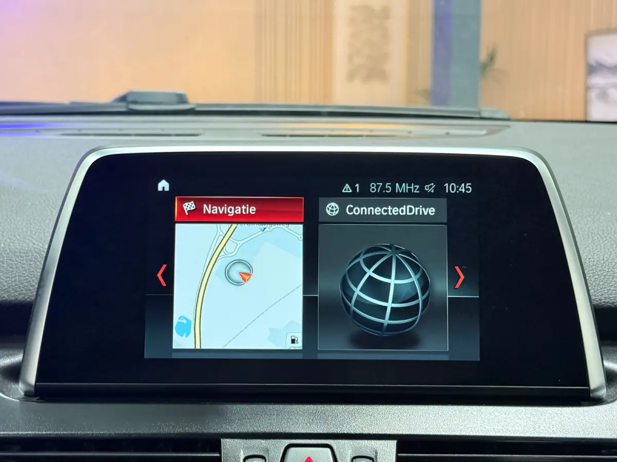 218i Automaat | Trekhaak | Navigatie | LED | Achteruitrijcamera