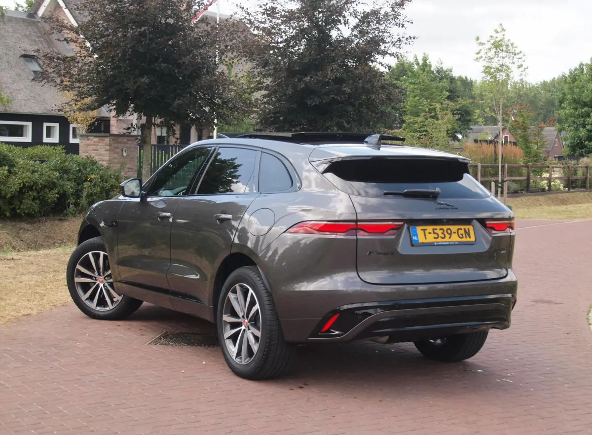 2.0 P400e PHEV SE R-Dynamic | Panoramadak | Camera | Meridian | Leer | NL-Auto |