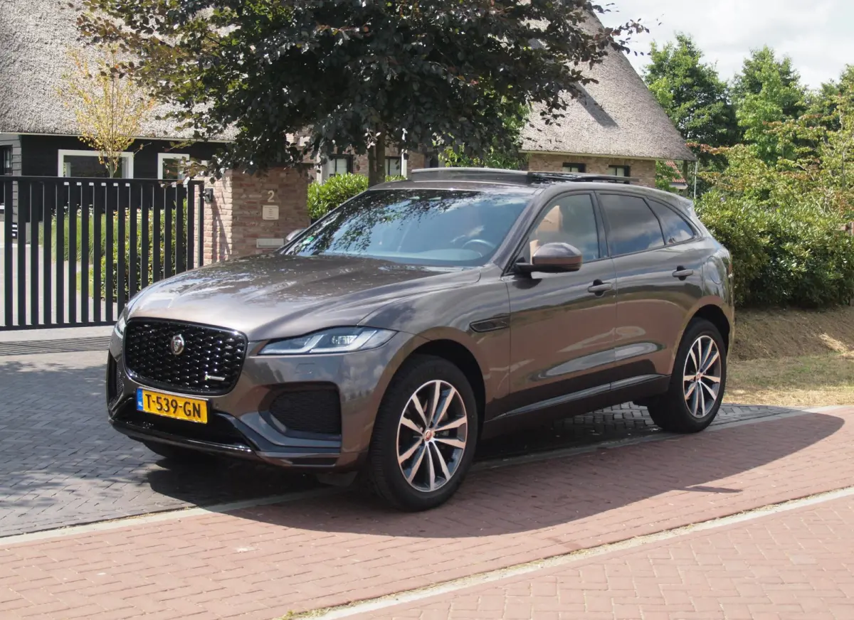 2.0 P400e PHEV SE R-Dynamic | Panoramadak | Camera | Meridian | Leer | NL-Auto |