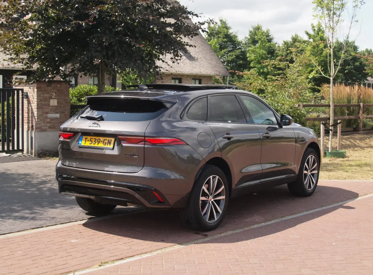 2.0 P400e PHEV SE R-Dynamic | Panoramadak | Camera | Meridian | Leer | NL-Auto |