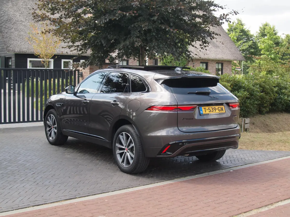 2.0 P400e PHEV SE R-Dynamic | Panoramadak | Camera | Meridian | Leer | NL-Auto |