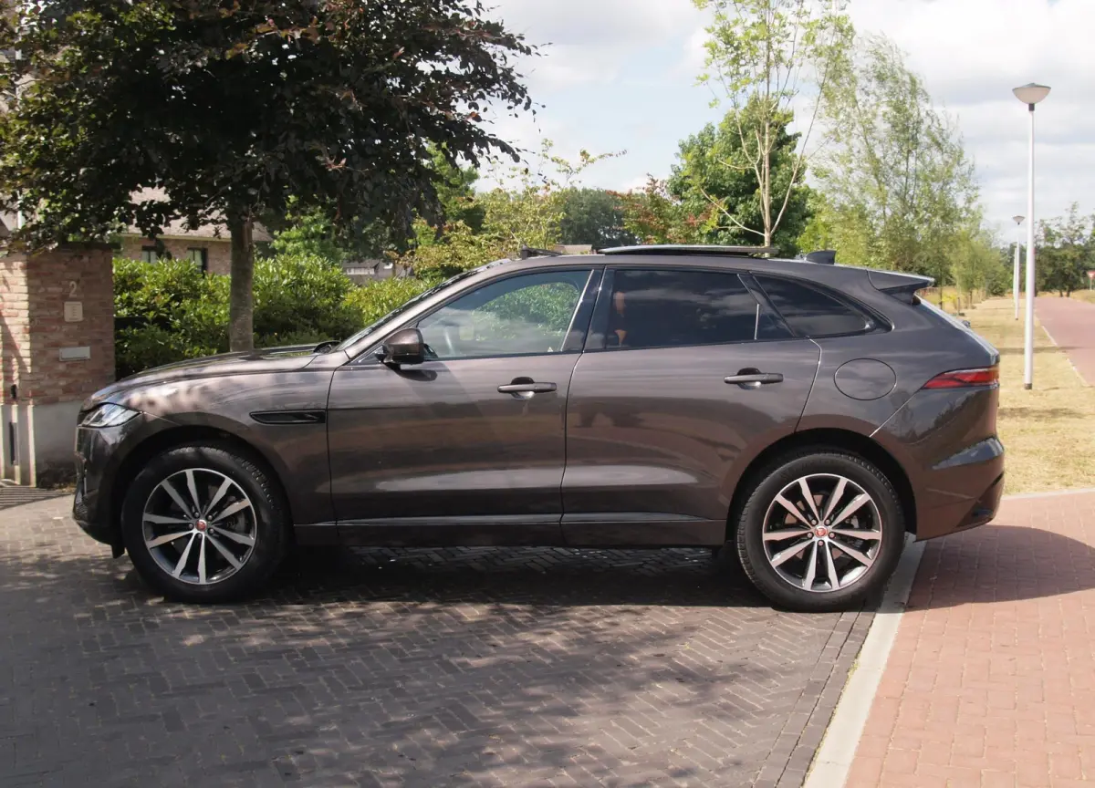 2.0 P400e PHEV SE R-Dynamic | Panoramadak | Camera | Meridian | Leer | NL-Auto |