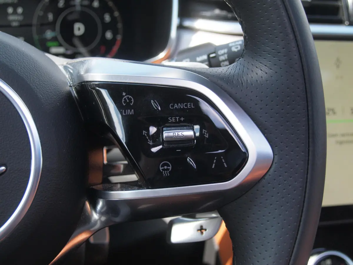 2.0 P400e PHEV SE R-Dynamic | Panoramadak | Camera | Meridian | Leer | NL-Auto |