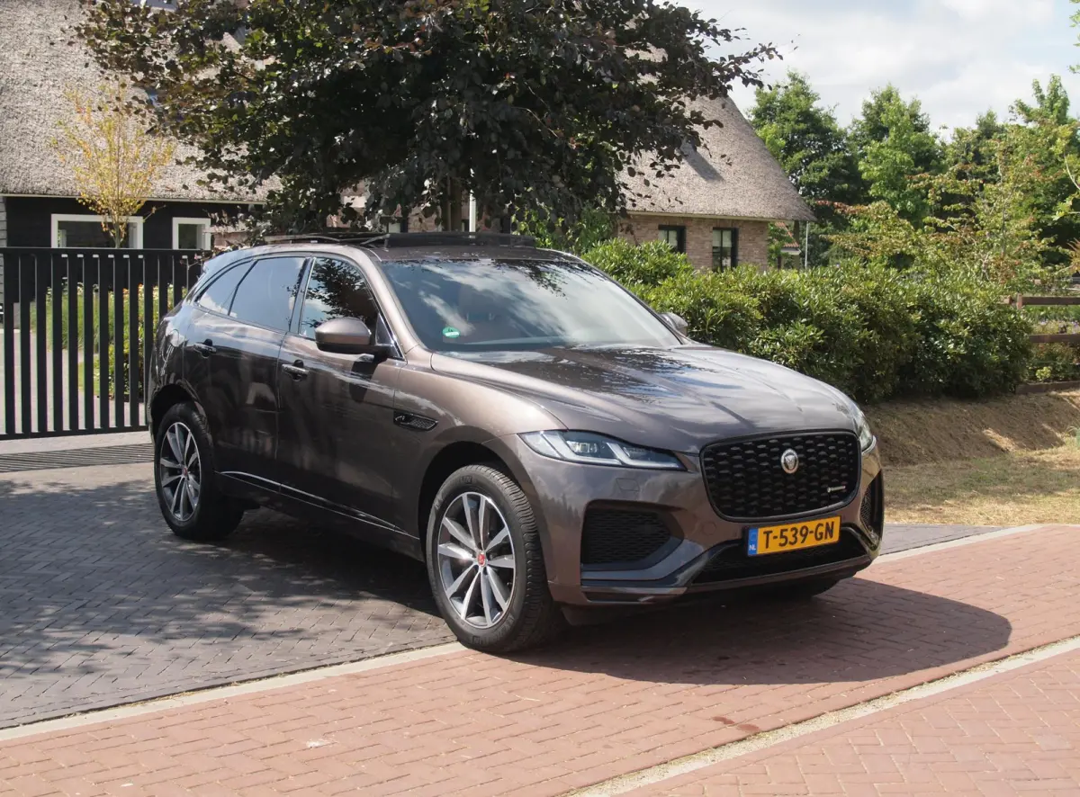 2.0 P400e PHEV SE R-Dynamic | Panoramadak | Camera | Meridian | Leer | NL-Auto |