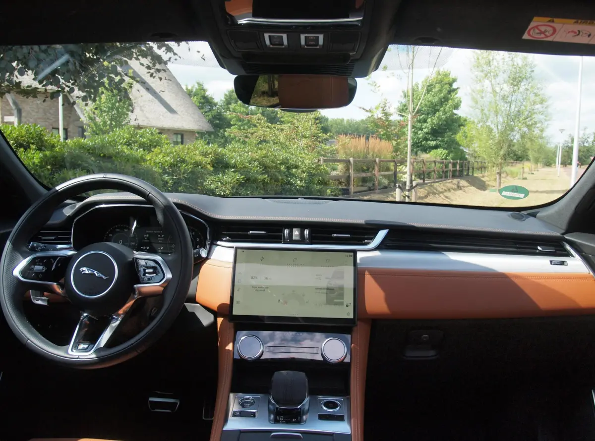 2.0 P400e PHEV SE R-Dynamic | Panoramadak | Camera | Meridian | Leer | NL-Auto |