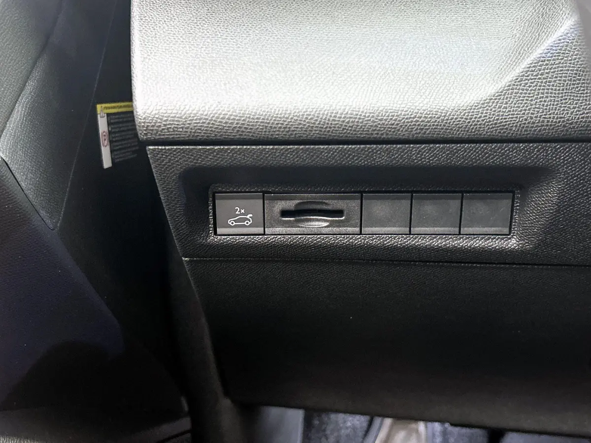 1.2 Hybrid 145 e-DCS6 GT | Panoramisch Schuif/Kantel Dak |  HiFi Focal® | Adaptieve Cruise Control | Navigatie | Keyless Entry/Start |